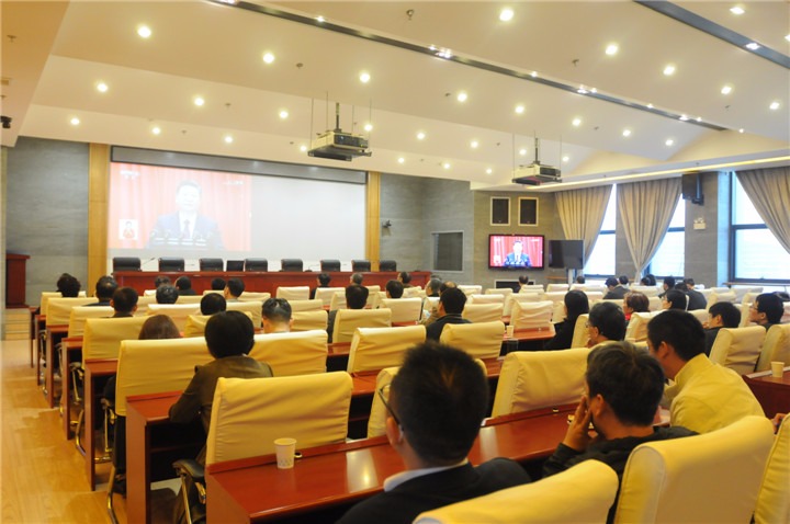 云南太阳集团城网站2018集团组织宽大党员干部职工收看党的十九大开幕式实况深受鼓舞回声热烈