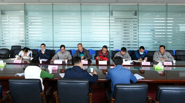 省属国有企业专职外部董事寸延峰、伍显清一行到先锋化工调研