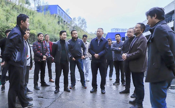 云南省生态情形厅党组成员、副厅长阿泽新一行到镇雄煤业公司朱家湾煤矿调研