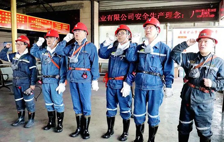 集团党委副书记、、总司理高建嵩一行赴恩洪煤业公司督导调研