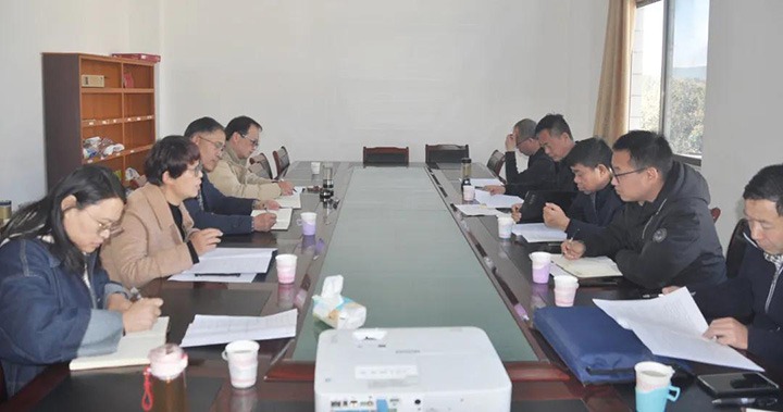 曲靖市麒麟区财务局、、、税务局一行到云南陆东煤矿有限公司调研指导事情