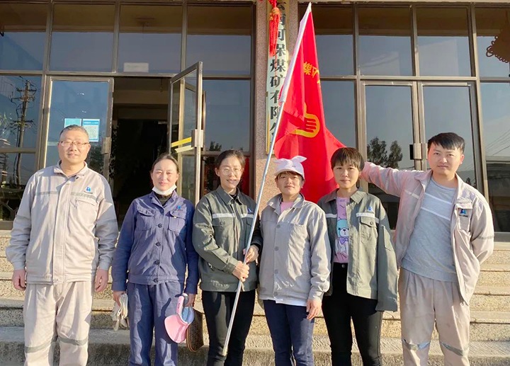 云南可保煤矿有限公司团支部开展学雷锋自愿服务活动