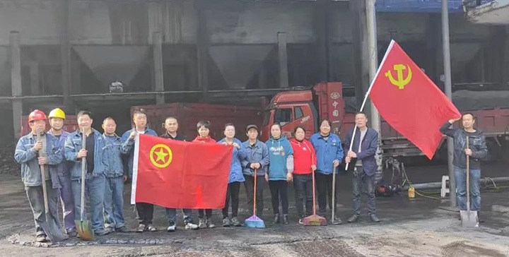 镇雄公司选煤厂党总支、、后勤服务中心党支部联合开展植树节主题党日活动