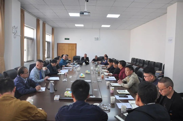 云煤（太阳集团城网站2018）集团总司理助理陈家昆一行到陆东煤矿公司开展清静检查