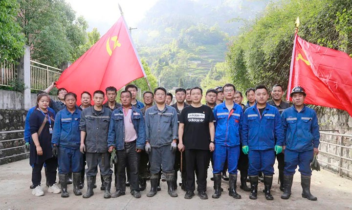 【简讯】威信煤炭公司开展义务劳动、、先锋煤业公司开展篮球联谊赛