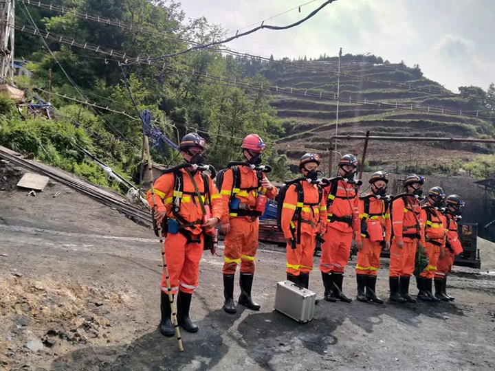 【简讯】恩洪煤业开展煤矿兼职救护步队质量标准化验收事情、、、一平浪煤矿开展“雨季三防”应抢救援演练、、、中化云南地勘院开展无偿献血活动