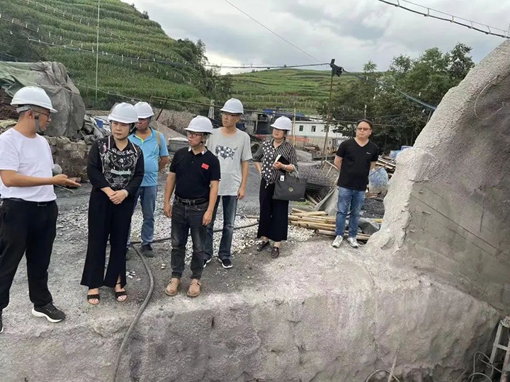 【简讯】罗平县政协党组书记、主席王冬梅到东城公司调研、后所煤矿公司开展红色教育活动、威信煤炭公司开展夏日送清凉活动