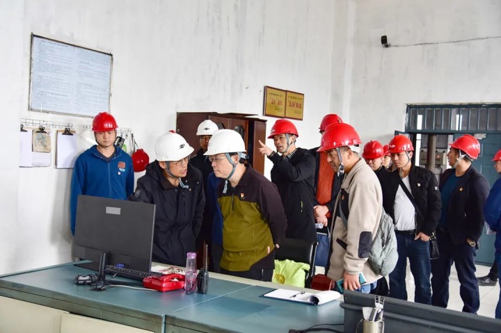 【简讯】镇雄煤业开展党务对标学习｜陆东煤矿公司开展“学指示、、学规则、、学标准”专项考试｜解化化工分公司开展员工康健体检