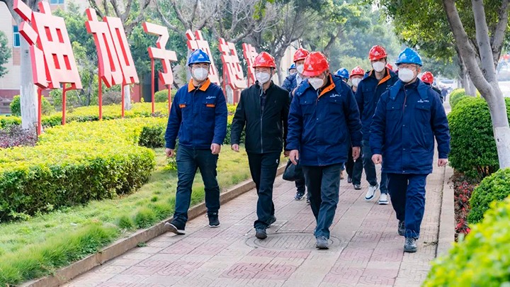 开远市委副书记、、市长解凌云到解化化工分公司开展新春调研慰问