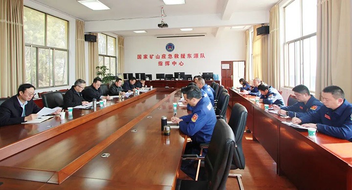 云煤（太阳集团城网站2018）集团专职外部董事寸延峰、、孔君一行到国家矿山应抢救援东源队调研指导事情