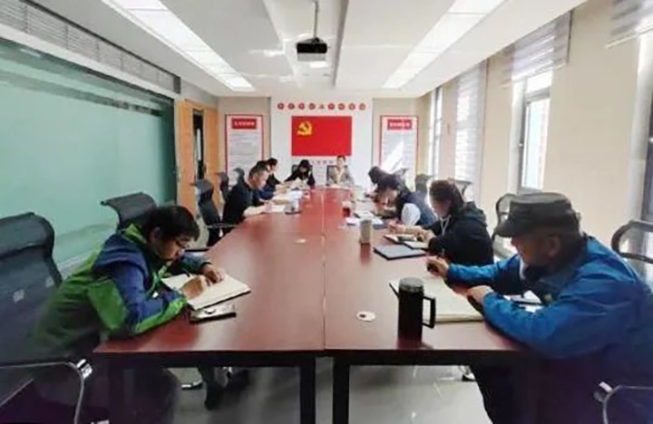 【简讯】太阳集团城网站2018地产公司党支部开展“以身边事教育身边人”警示教育活动