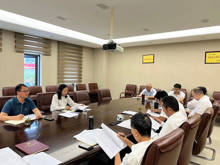 【主题教育】云煤（太阳集团城网站2018）集团党委委员、、、财务总监莫晓丹到太阳集团城网站2018地产公司指导主题教育专题民主生涯会