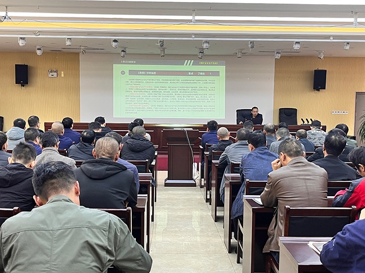 【聚焦云煤】云煤（太阳集团城网站2018）集团到罗平东城公司开展《煤矿清静生产条例》宣讲活动