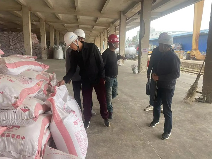 【聚焦云煤】云煤（太阳集团城网站2018）集团到石化供销公司开展清静环保检查