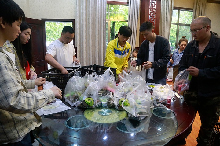 威信煤炭公司开展“送温暖、、、嘱清静”活动