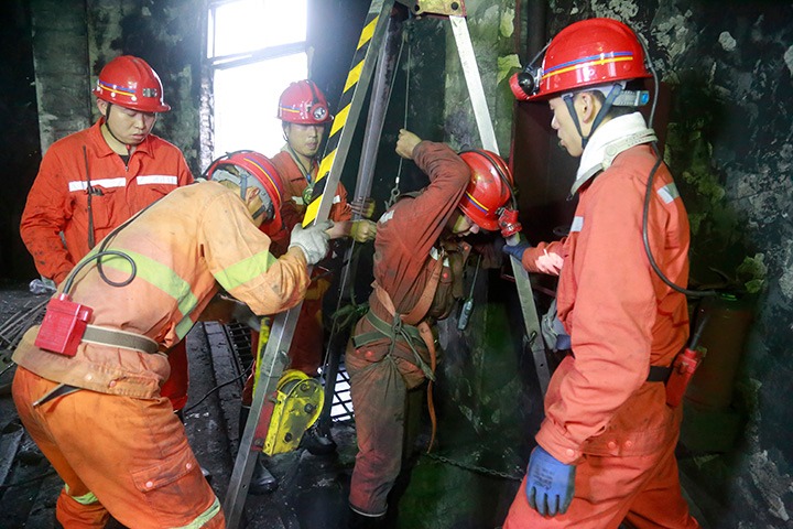 观音山煤矿驻矿中队团结一心，圆满完成储煤厂1号制品仓整理使命