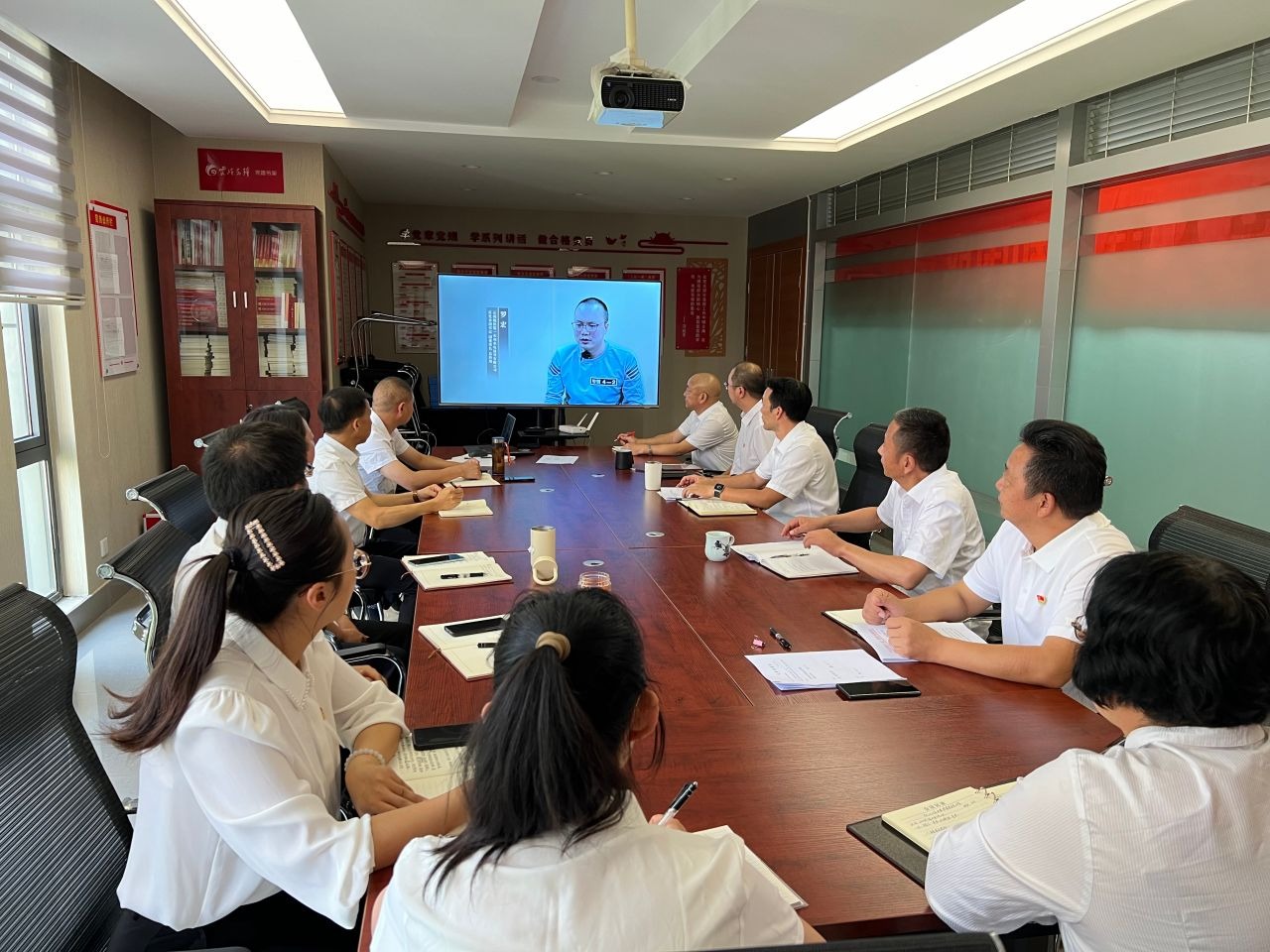 太阳集团城网站2018地产党支部组织开展“以案为鉴 明纪守廉”警示教育活动