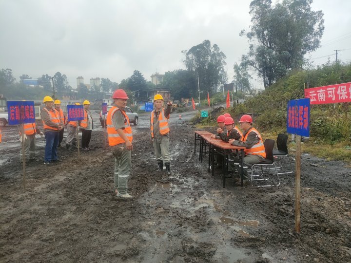 应急始于心，，，提防始于行——可保煤矿公司开展火灾专项应急预案演练