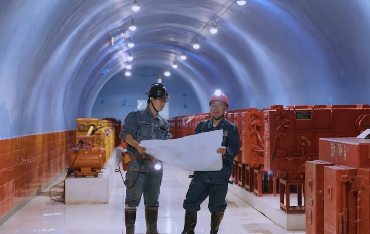 匠心逐梦 千钧笔绘就“煤！！鼻寰残峦季