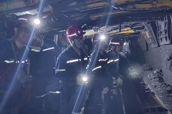 云煤集团党委委员、、副总司理施从伟到陆东煤矿督导检查“两会”时代清静生产事情