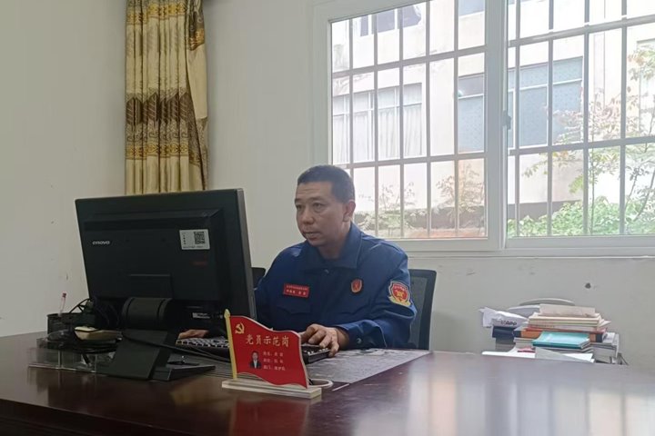 天下夸奖 他榜上著名！