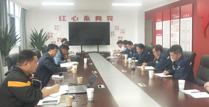 云煤集团党委委员、、副总司理、、总工程师施从伟率队到东城煤矿公司督导检查清静生产事情