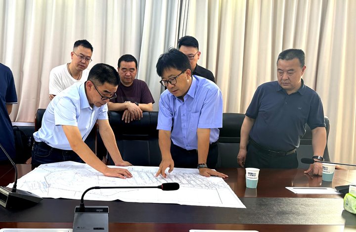 集团党委委员、、、副总司理施从伟到镇雄煤业长岭煤矿调研