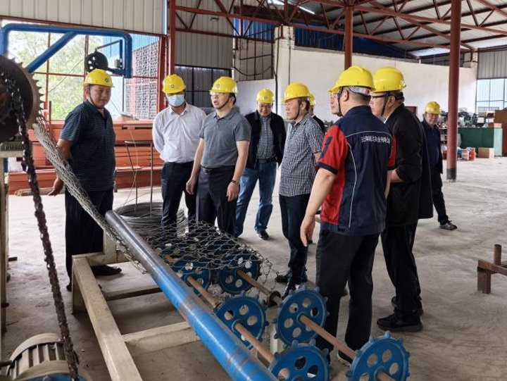 集团副总司理杜昌华一行到一平浪煤矿公司开展装备（物资）集采营业事情调研