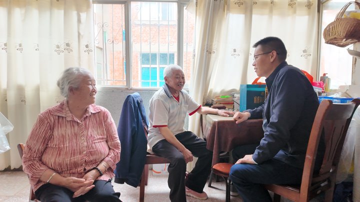 恩洪煤业：致敬劳模匠心 转达组织温情