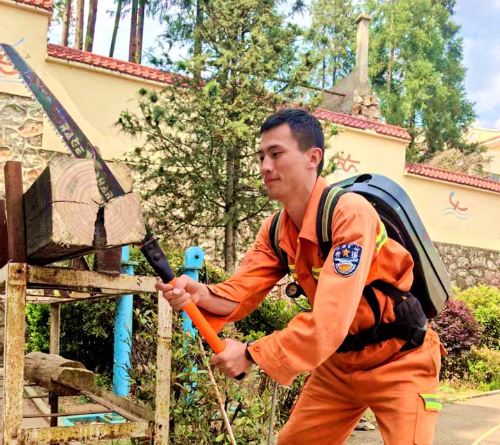 爱岗敬业 | 申宵：从“应急新兵”到“手艺状元