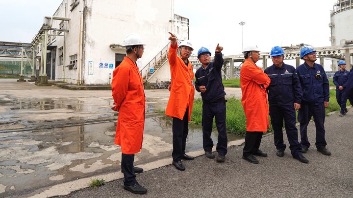 集团党委副书记、副董事长、总司理高建嵩到寻甸区域所属企业调研清静生产谋划事情