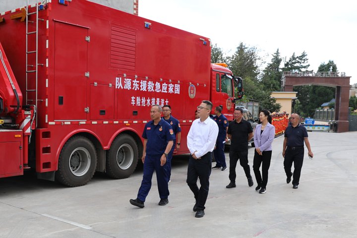 中共曲靖市委常委、、、市人民政府副市长侯海峰莅临国家矿山应抢救援东源队检查调研